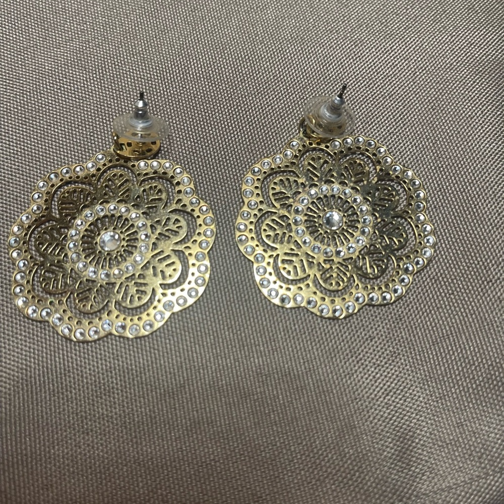 Elegant Gold Filigree Earrings